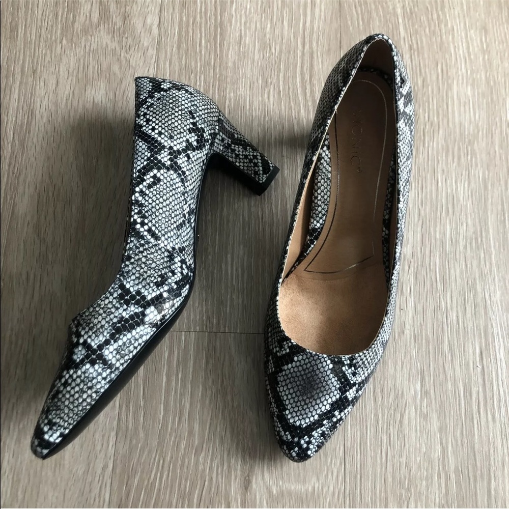 NEW Vionic Mia Natural Snake Print Heels ~Size 7.5